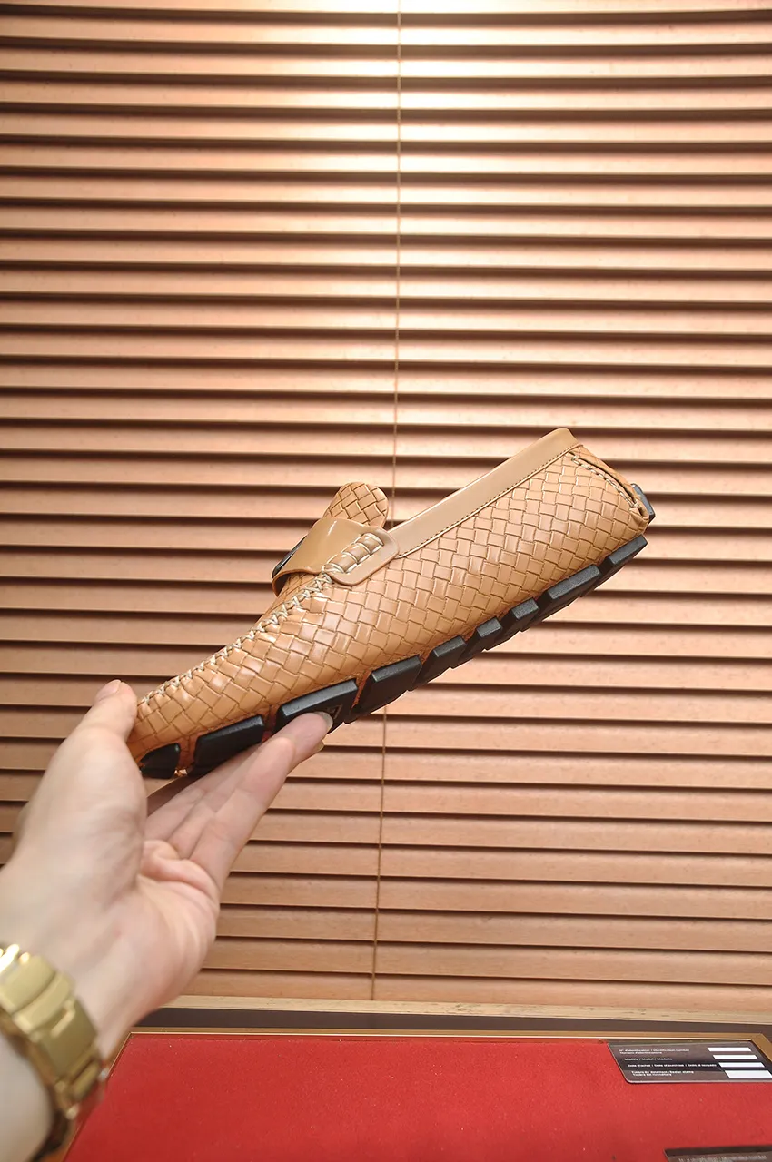 Men's men's shoes💰460💶 [LV Doudou shoes] (water-dyed cowhide lining) new model is on the market, available on the official website. The new Doudou shoes are processed into single-color materials, and the uppers are made of imported woven cowhide material. The body of the shoe is fully hemmed with mark thread, and is lined with imported original cowhide leather. The elegant shoe shape is super suitable for all-matching, and the size is 38-44.